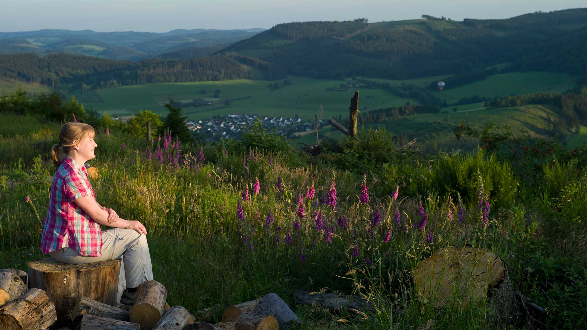 Wandern im Sauerland - Blick vom Oesterberge mit Alexandra